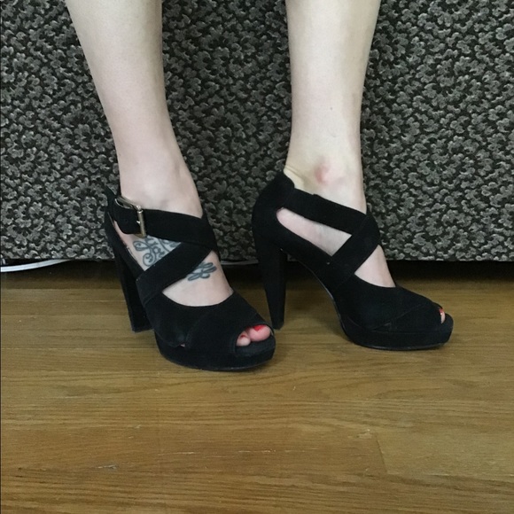 Michael Kors black suede platforms - Picture 4 of 8